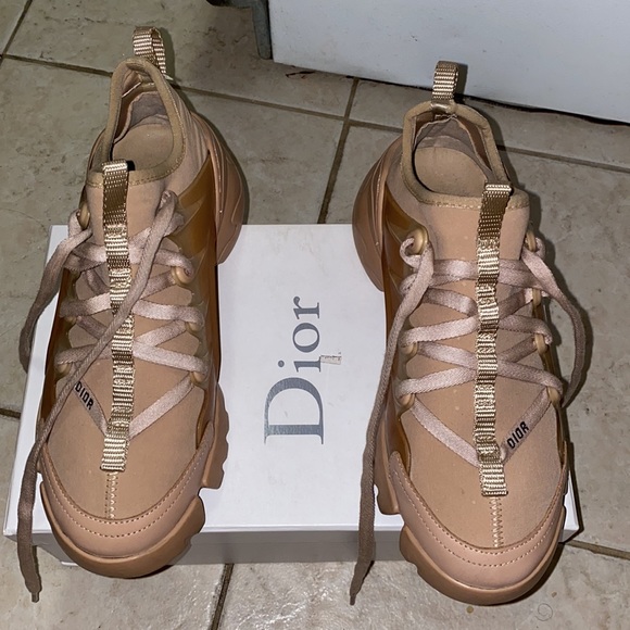 It’s dior. Good for 37 eu, 37.5eu - Picture 4 of 4